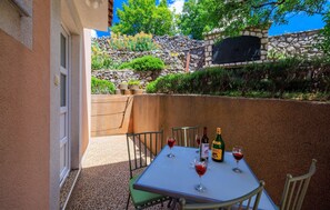 Outdoor dining - Beautiful apartment in Senj with house sea view (Senj)