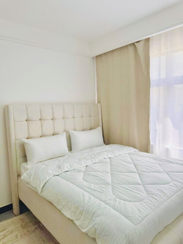 2 عدّة غرف نوم ومكواة/لوح كي وواي فاي مجانًا وملاءات أسرّة