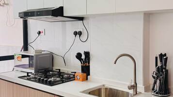 Fridge, microwave, electric kettle, cookware/dishes/utensils