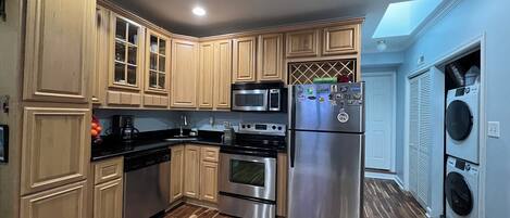 ثلاجة، ميكروويف، فرن، غسالة أطباق