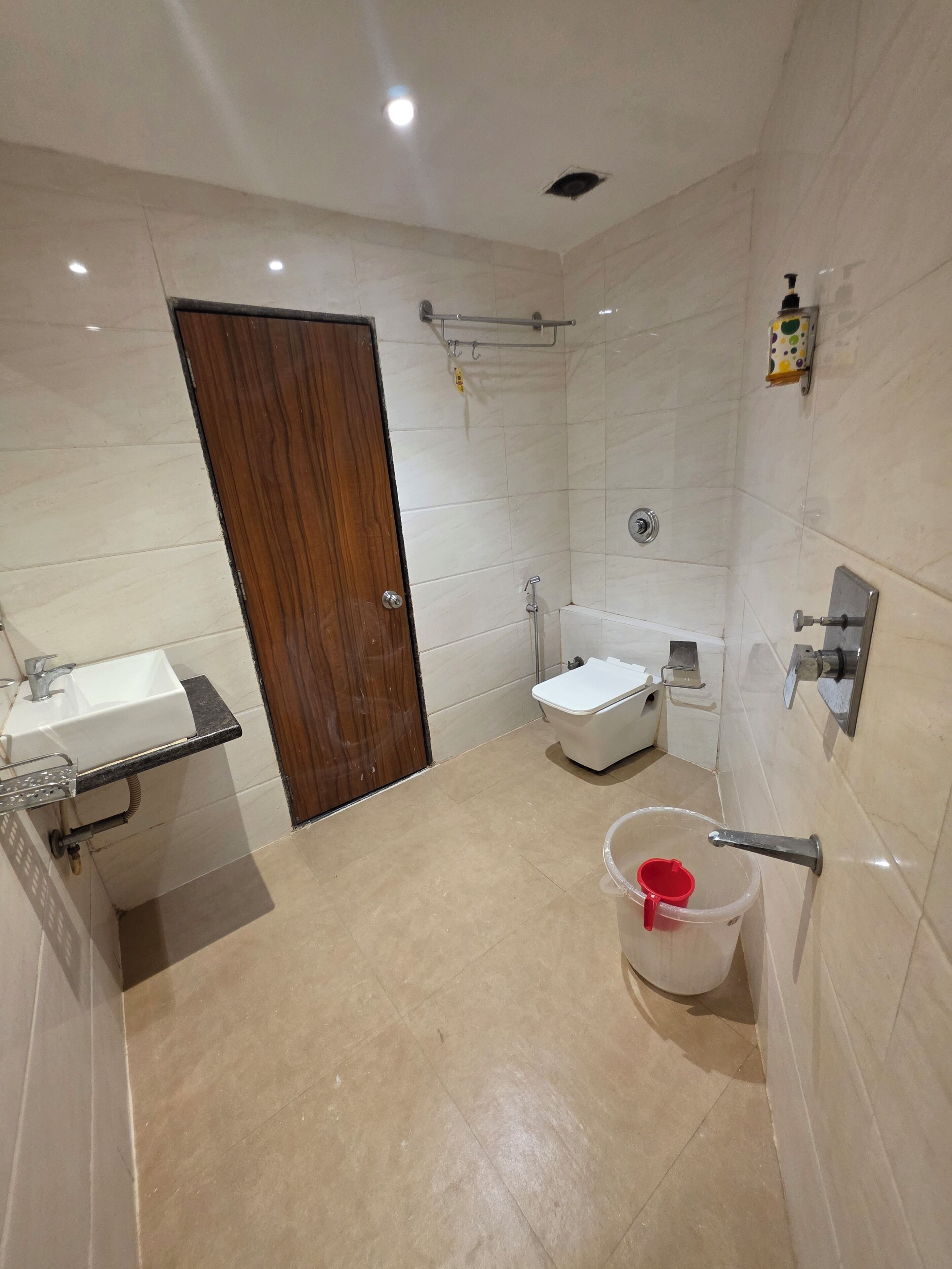 Deluxe Double Room, City View | Bathroom | Shower, free toiletries, towels, soap