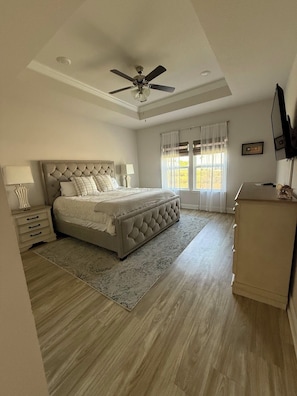 4 bedrooms, desk, iron/ironing board, free WiFi - Spacious, Single Story Beach home, Dog friendly Beach, Restaurants, Heated pool! (Port St. Joe)