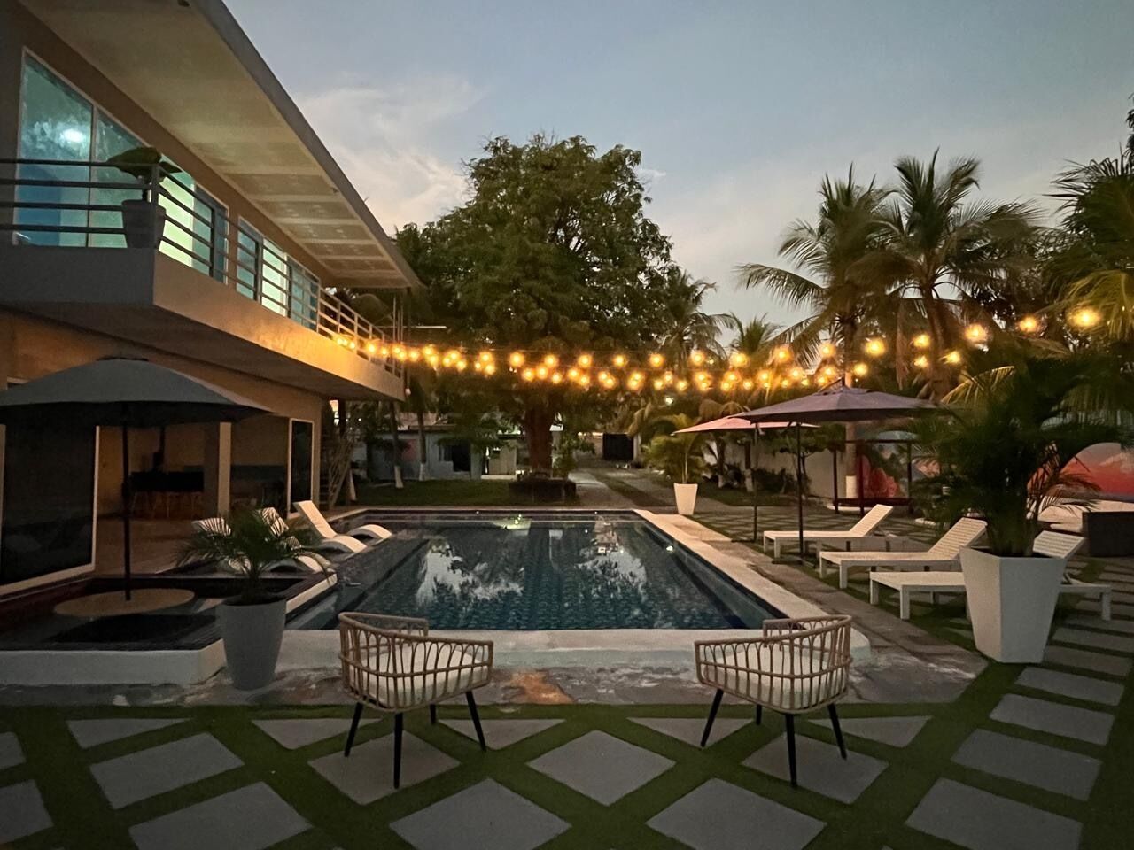 Hồ bơi ngoài trời 