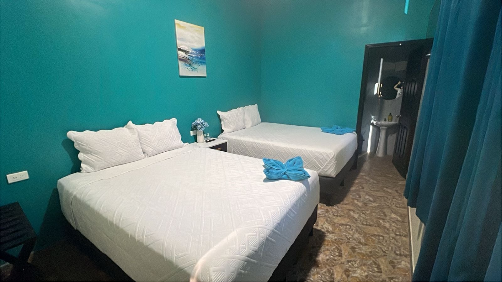 Quarto duplo básico | Wi-Fi de cortesia, roupa de cama