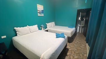 Quarto duplo básico | Wi-Fi de cortesia, roupa de cama