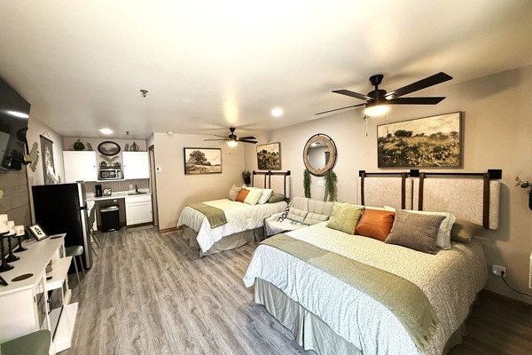 Newly remodeled and perfectly placed — enjoy Silver Dollar City just a shuttle ride away, then unwind in your home-away-from-home