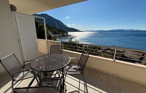 Outdoor dining - Nice apartment in Podgora with WiFi (Podgora)