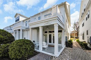 Exterior - 4Bedroom Coastal Retreat – Close to the Boardwalk & Restaurants (Virginia Beach)