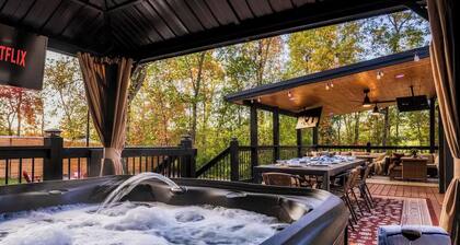 4BR Luxury Retreat âą Hot Tub-W-TV âą Sauna âą Game Room âą Near PF/Gatlinburg