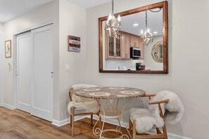 Dining - The Jewel Box - Fully Updated Downtown Condo w/ AC (Sandpoint)