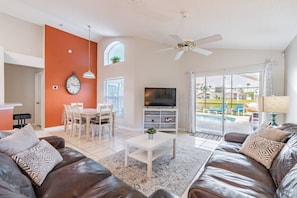 Flat-screen TV - 4BR Lake Berkley Home w/ Private Pool (Kissimmee)