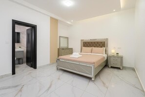 2 chambres, fer et planche à repasser, Wi-Fi gratuit, draps fournis