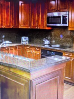 Private kitchen - 3-bedroom Ritz-Carlton Club hotel in peaceful Aspen with fitness room and AC (Aspen)