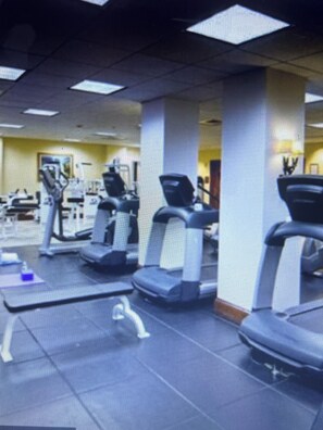 Fitness facility - 3-bedroom Ritz-Carlton Club hotel in peaceful Aspen with fitness room and AC (Aspen)