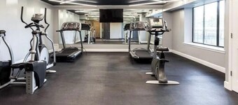 Charming 2-bedroom apartment with fitness room and AC in Southfield