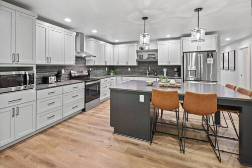 Gorgeous Waterfront Home! 5BR*GameRoom*Sleeps 16