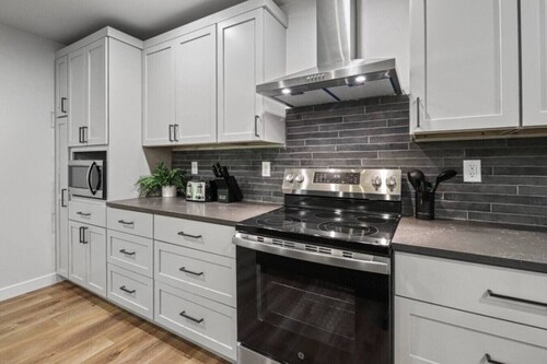 Gorgeous Waterfront Home! 5BR*GameRoom*Sleeps 16