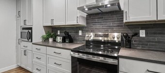 Gorgeous Waterfront Home! 5BR*GameRoom*Sleeps 16