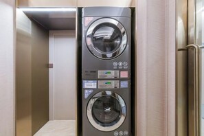 Laundry room - HanTing Hotel (Shanghai The Bund Yuyuan Subway Station) (Shanghai)