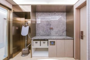 Laundry room - HanTing Hotel (Shanghai The Bund Yuyuan Subway Station) (Shanghai)