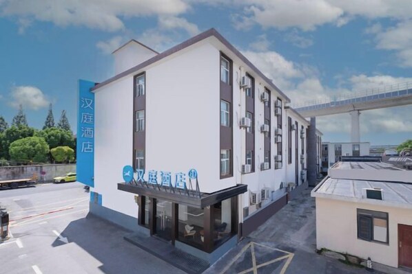 المنشأة من الخارج