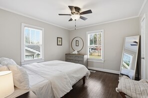 3 bedrooms, iron/ironing board, WiFi, bed sheets - East Lake Cottage - Close to Airport (Birmingham)