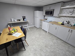 Microondas, parrilla de estufa y lavavajillas 