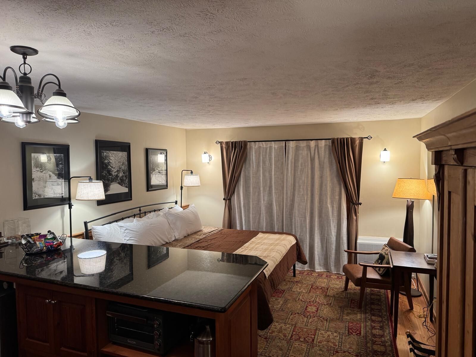 Fer et planche à repasser, Wi-Fi gratuit, draps fournis