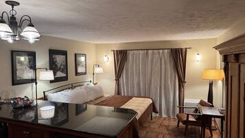 Tabla de planchar con plancha, wifi gratis y ropa de cama