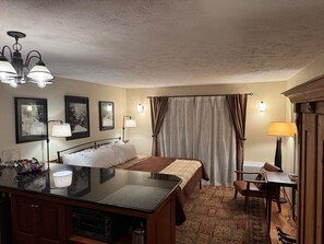 Tabla de planchar con plancha, wifi gratis y ropa de cama