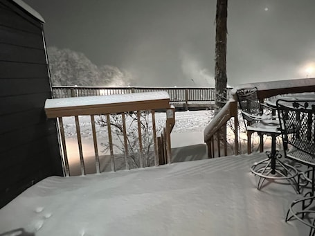 Property grounds. First Floor Slopeside Ski-in / Ski-out at Wintergreen, steps from main lodge
