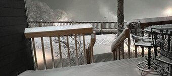 First Floor Slopeside Ski-in / Ski-out at Wintergreen, steps from main lodge