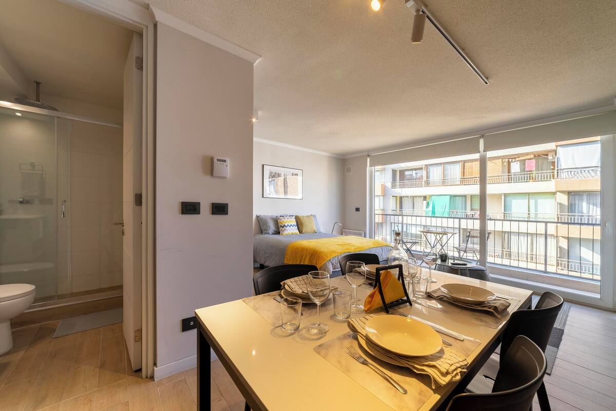 Standard Studio, Non Smoking | In-room dining