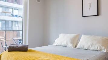 Laptop workspace, iron/ironing board, free WiFi