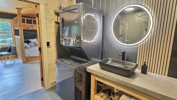 1 bedroom, iron/ironing board, internet, bed sheets