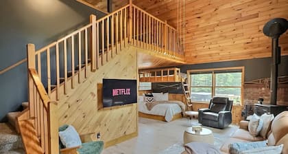 Cabin in Ellicottville, Fire Place & Hot Tub