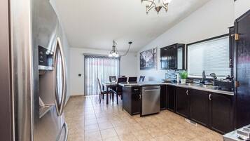 Superior House, Private Bathroom, Park View (Full Private House) | Shared kitchen | High chair, spices, paper towels, kitchen islands