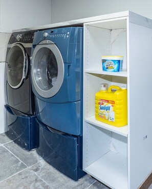 Superior House, Private Bathroom, Park View (Full Private House) | Laundry room