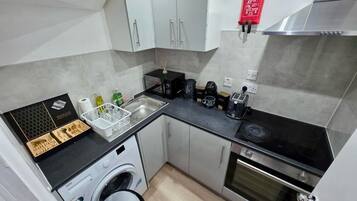 Fridge, microwave, oven, coffee/tea maker