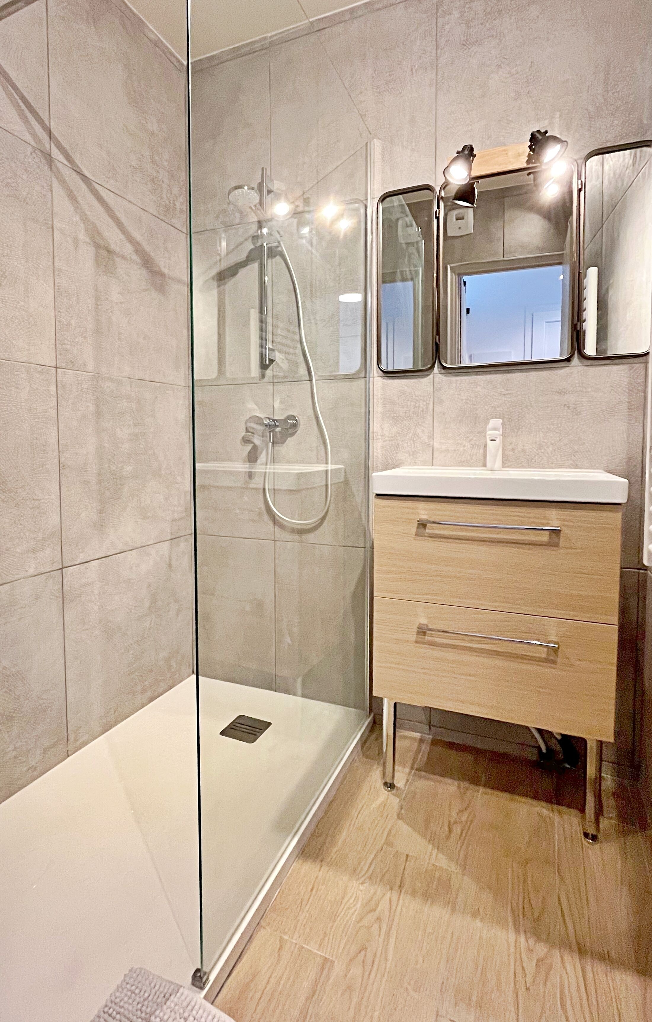 Shower, toilet paper