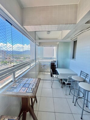 Dining - Apartment in Praia Grande - Gourmet balcony with sea view - Air conditioning - Parking space (Praia Grande)