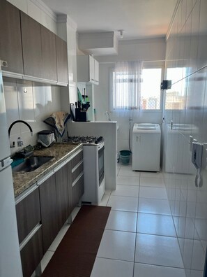 Private kitchen - Apartment in Praia Grande - Gourmet balcony with sea view - Air conditioning - Parking space (Praia Grande)