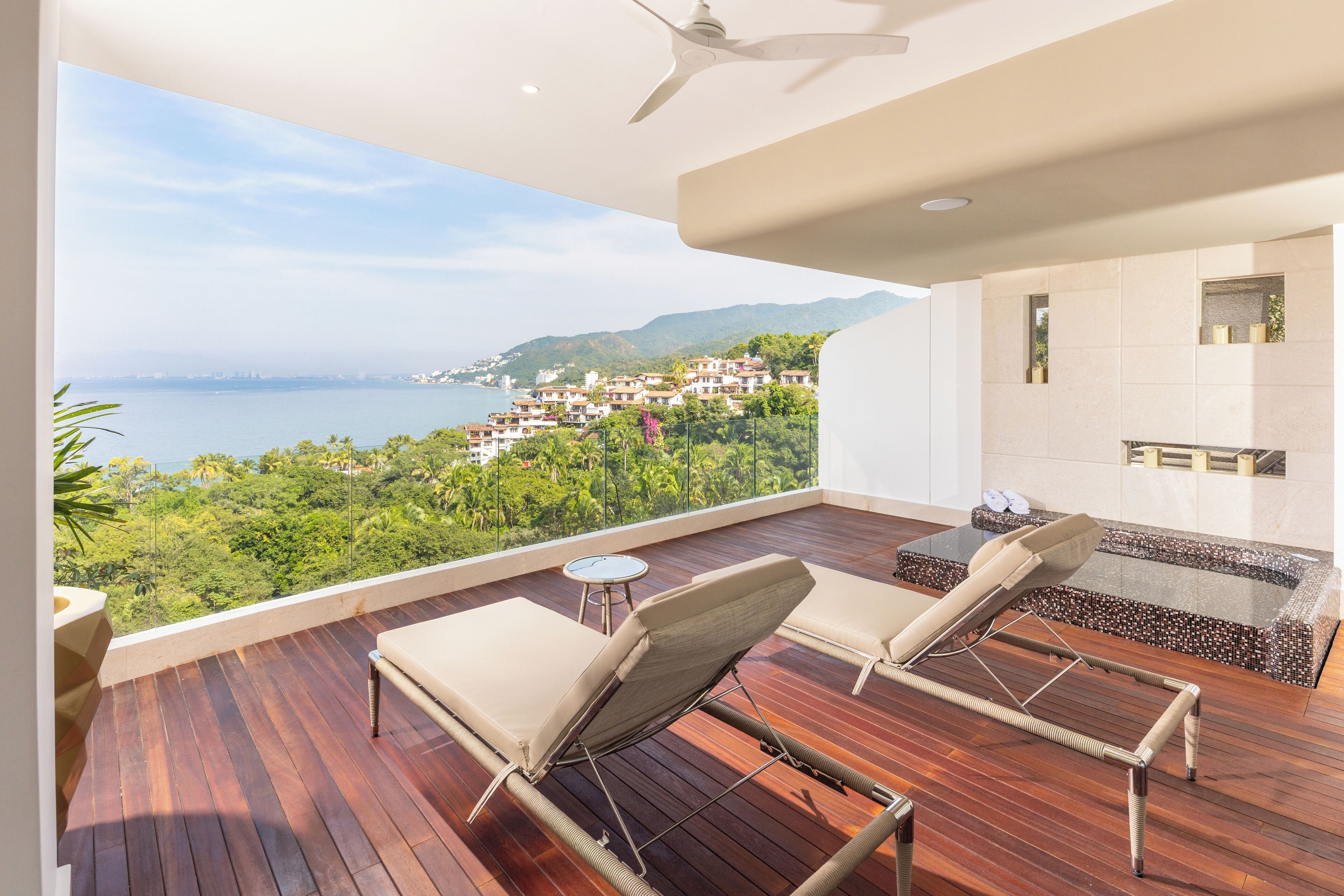 Suite Deluxe, 1 cama King size, vista al mar | Terraza o patio