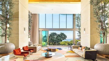 Área de estar no saguão