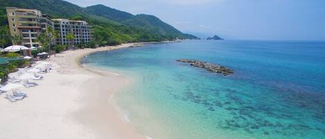 Privatstrand in der Nähe, weißer Sandstrand