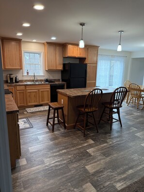 Paper towels - Brand New 3-bedroom house in Tannersville 3 miles from Hunter Mountain (Tannersville)
