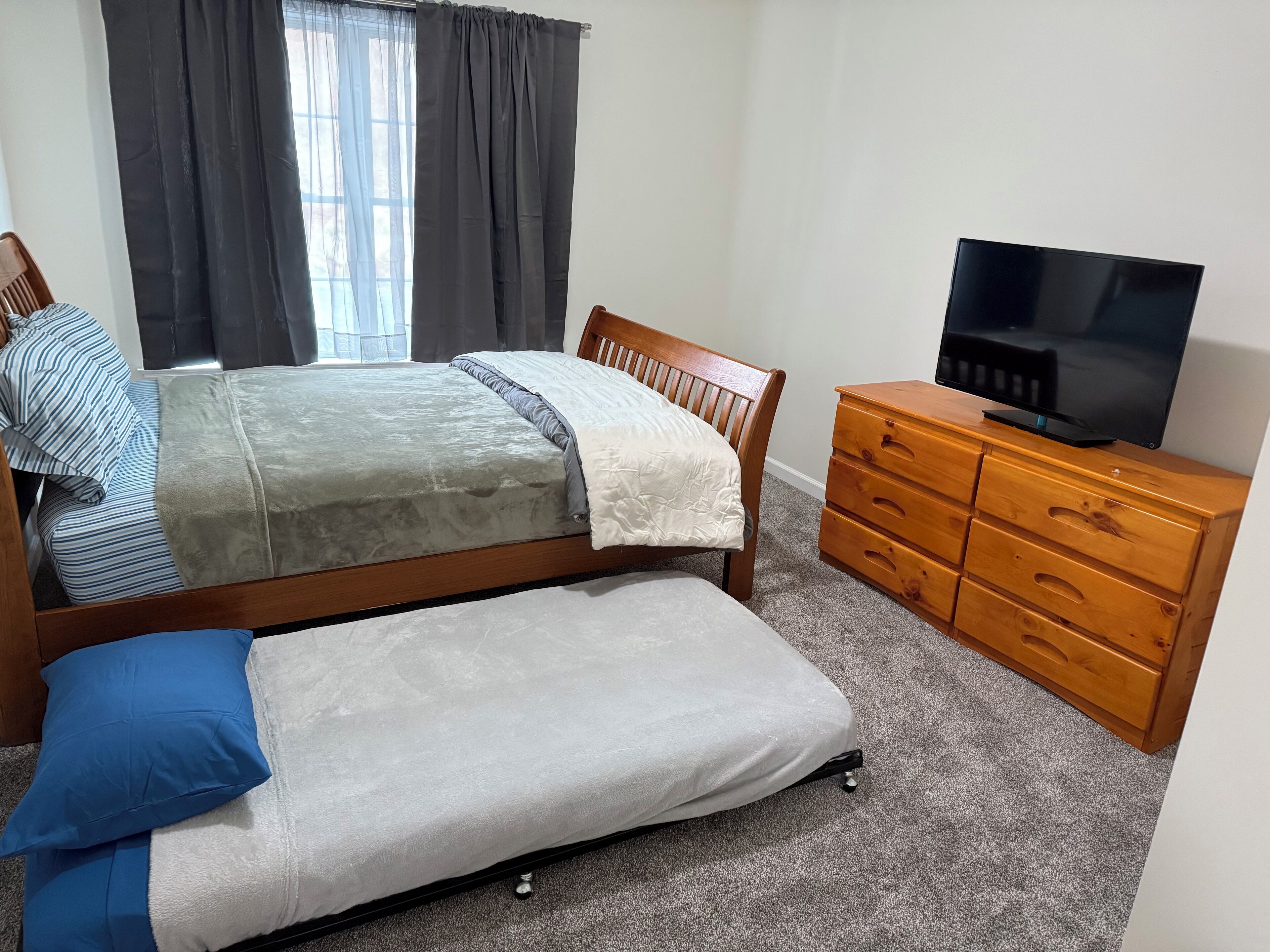 3 bedrooms, iron/ironing board, WiFi, bed sheets