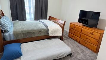 3 bedrooms, iron/ironing board, WiFi, bed sheets