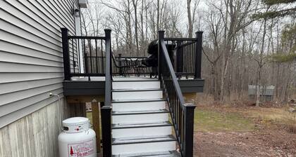 Brand New 3BR House With Brand New Large Hot Tub