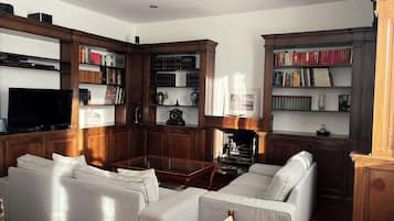 Apartment, City View | Living area